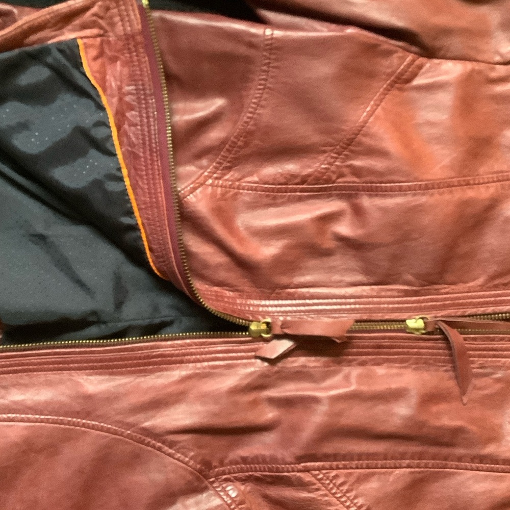 Hugo Boss - Picture 3 of 10